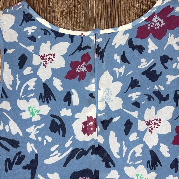 Loft Floral Sleeveless flowy peephole back closure Dress in Blue - Picture 4 of 5